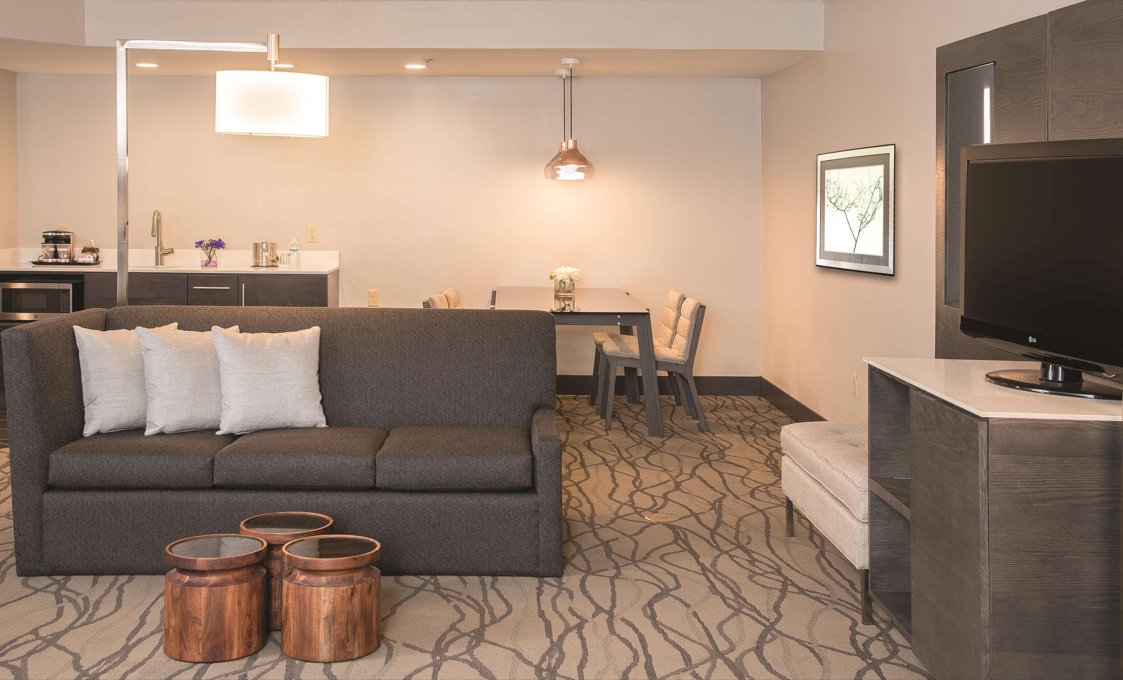 Отель Doubletree By Hilton Racine Harbourwalk Экстерьер фото