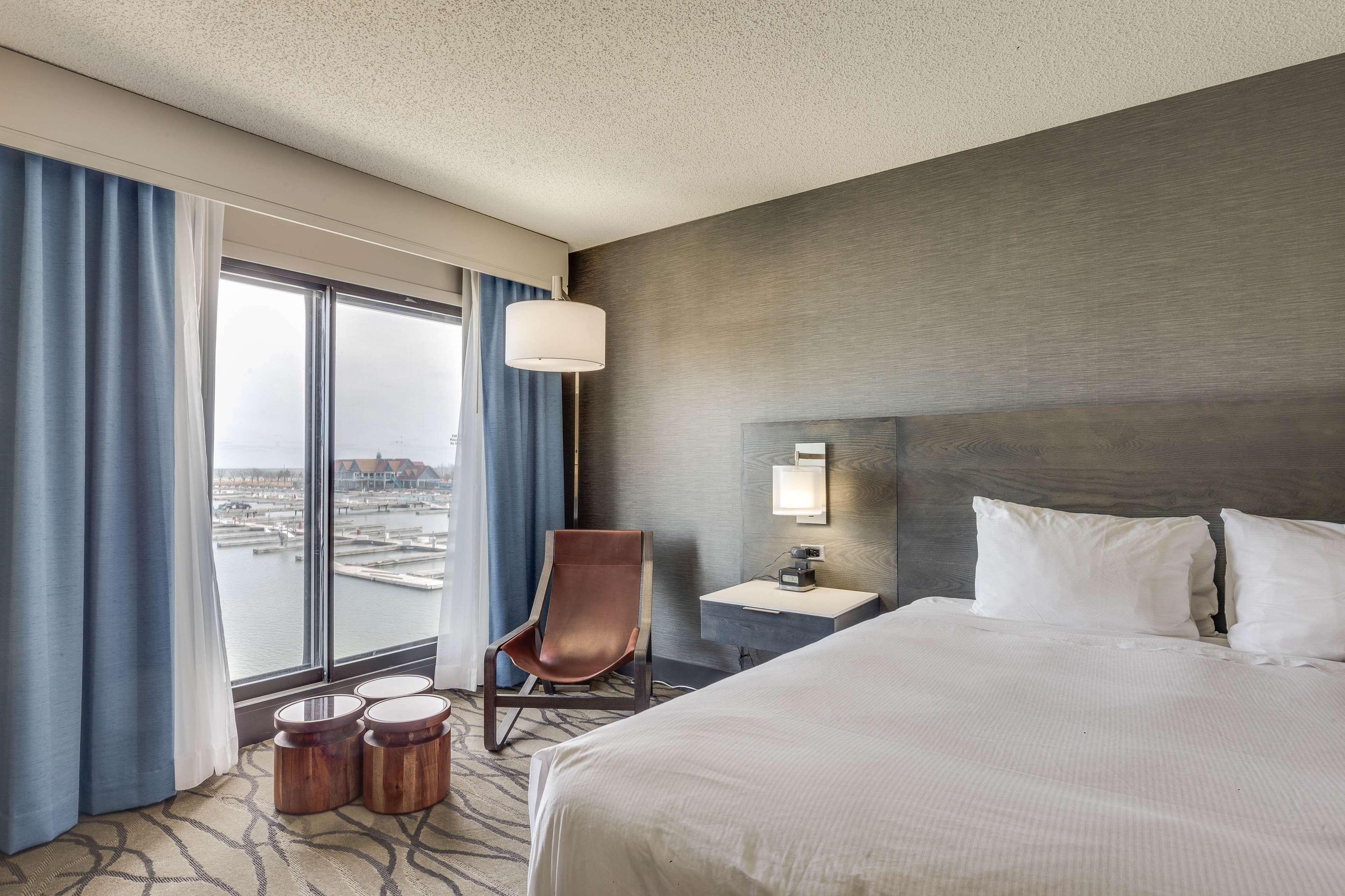 Отель Doubletree By Hilton Racine Harbourwalk Экстерьер фото