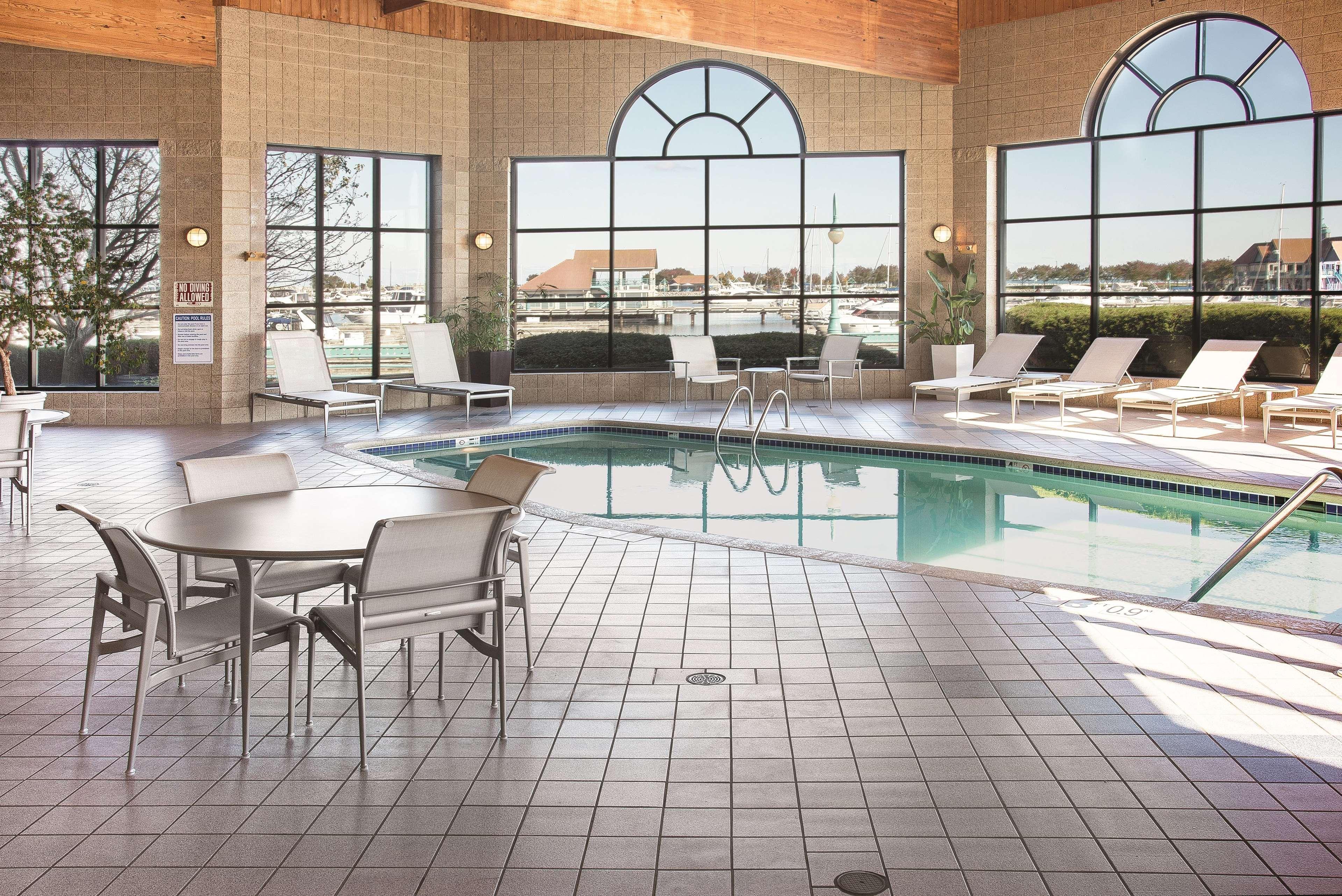 Отель Doubletree By Hilton Racine Harbourwalk Экстерьер фото