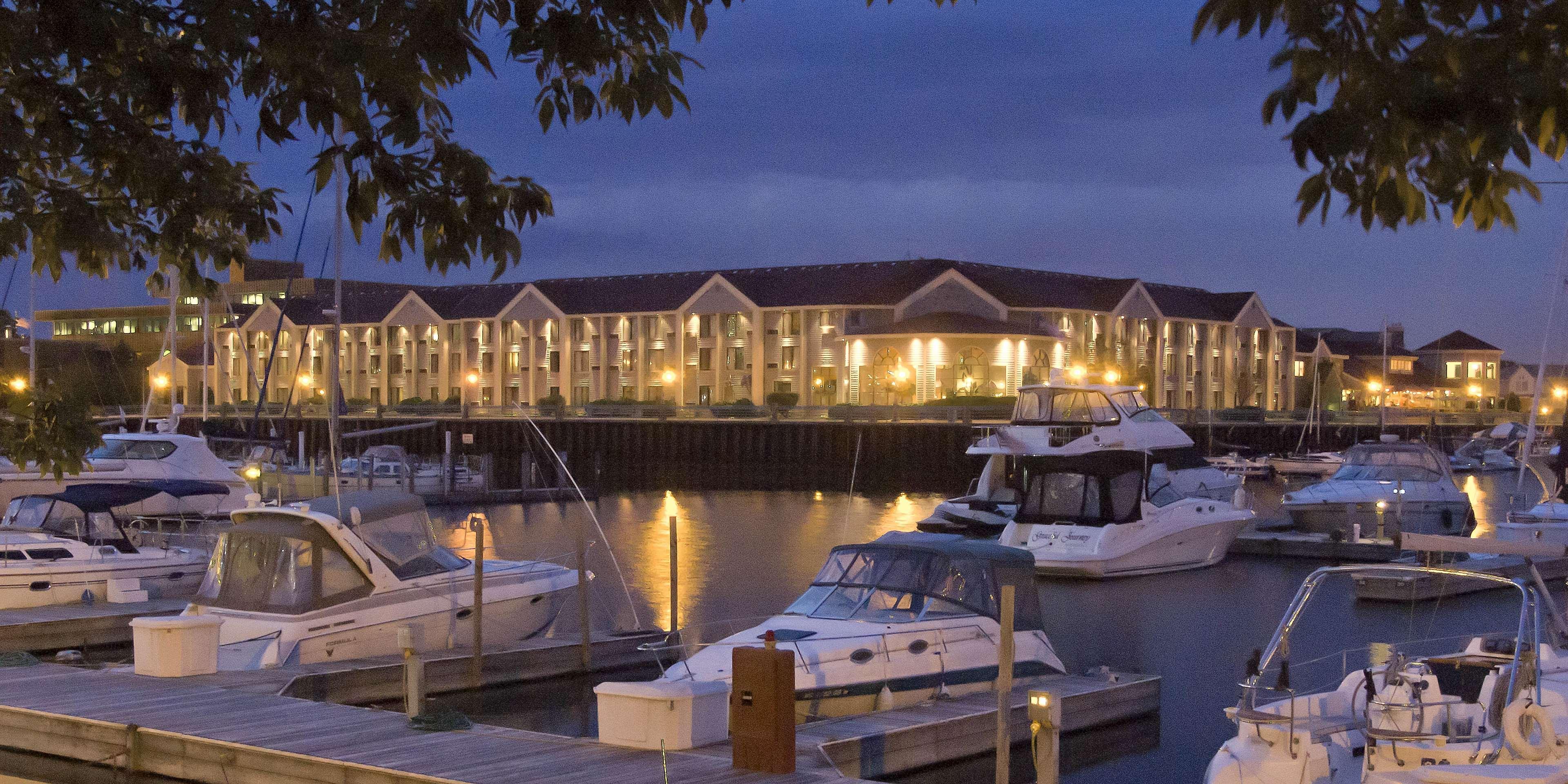 Отель Doubletree By Hilton Racine Harbourwalk Экстерьер фото