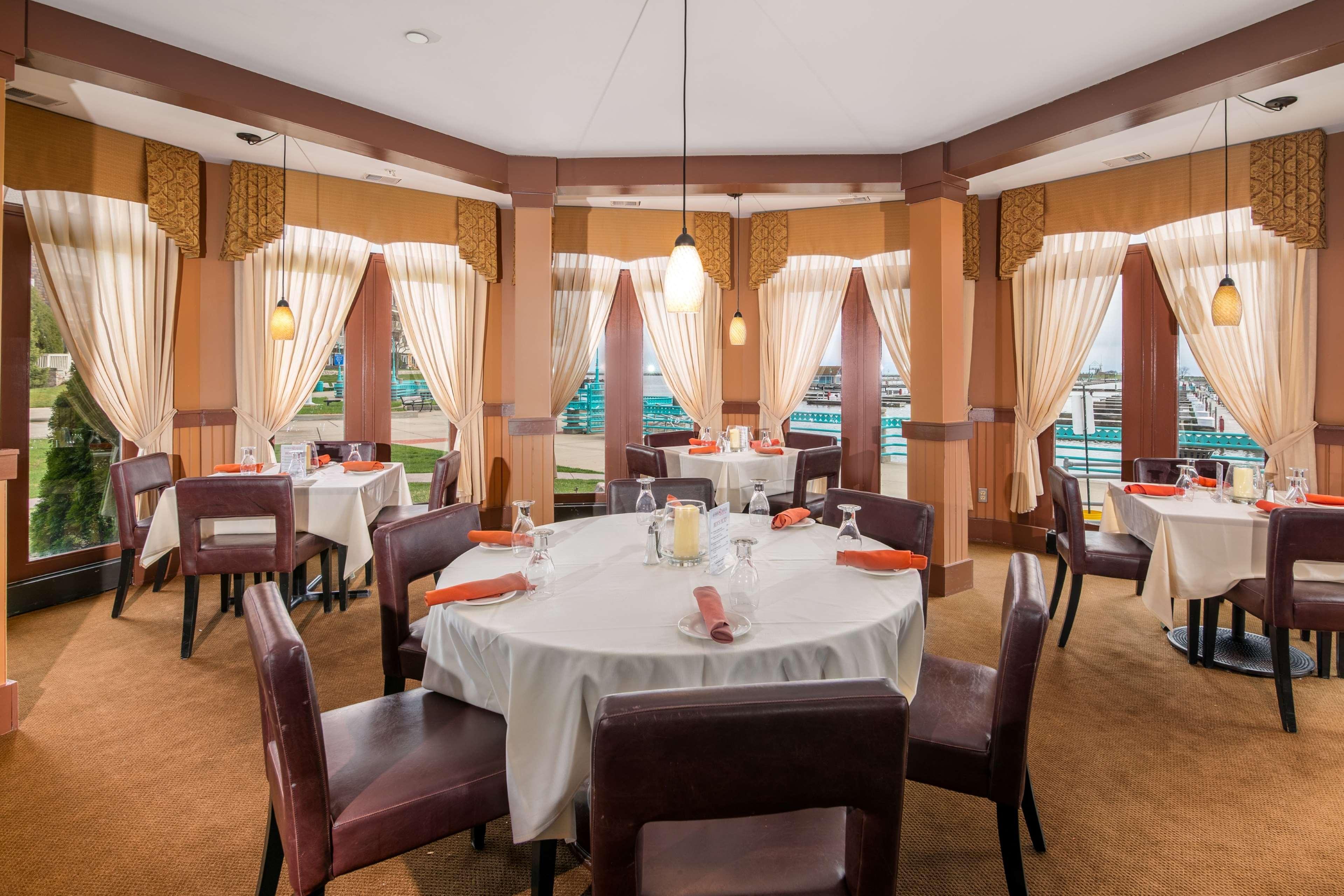 Отель Doubletree By Hilton Racine Harbourwalk Экстерьер фото