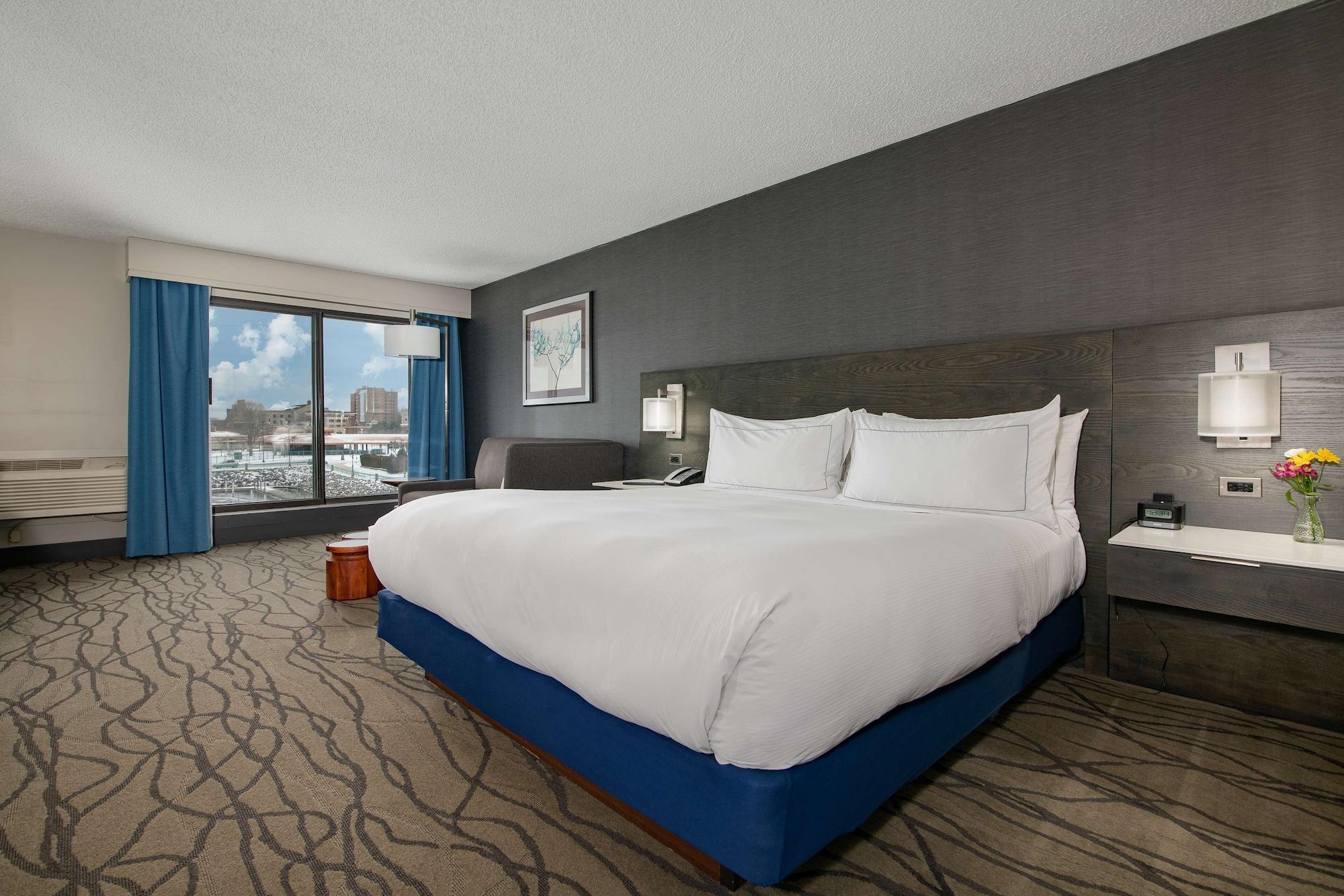 Отель Doubletree By Hilton Racine Harbourwalk Экстерьер фото