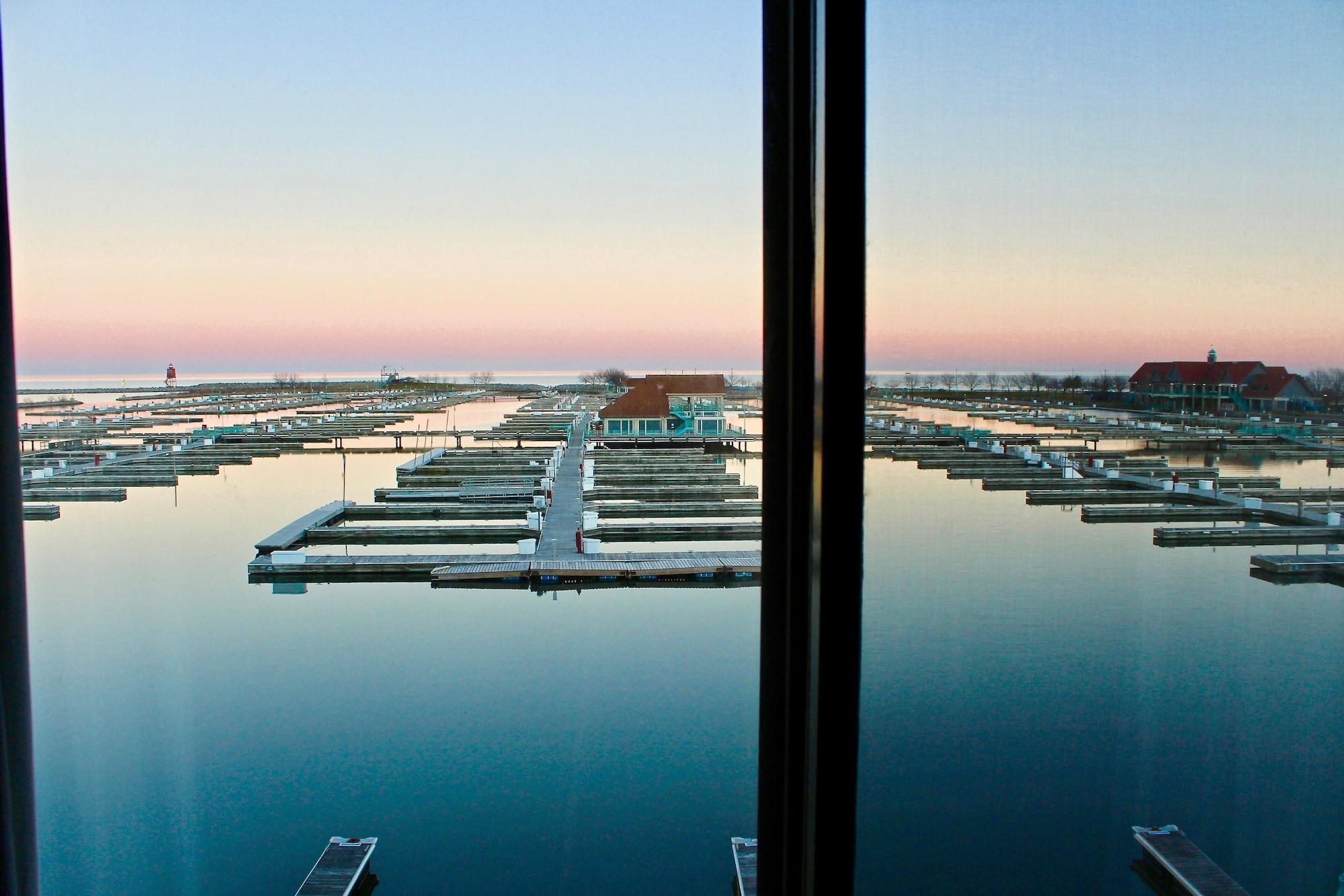 Отель Doubletree By Hilton Racine Harbourwalk Экстерьер фото