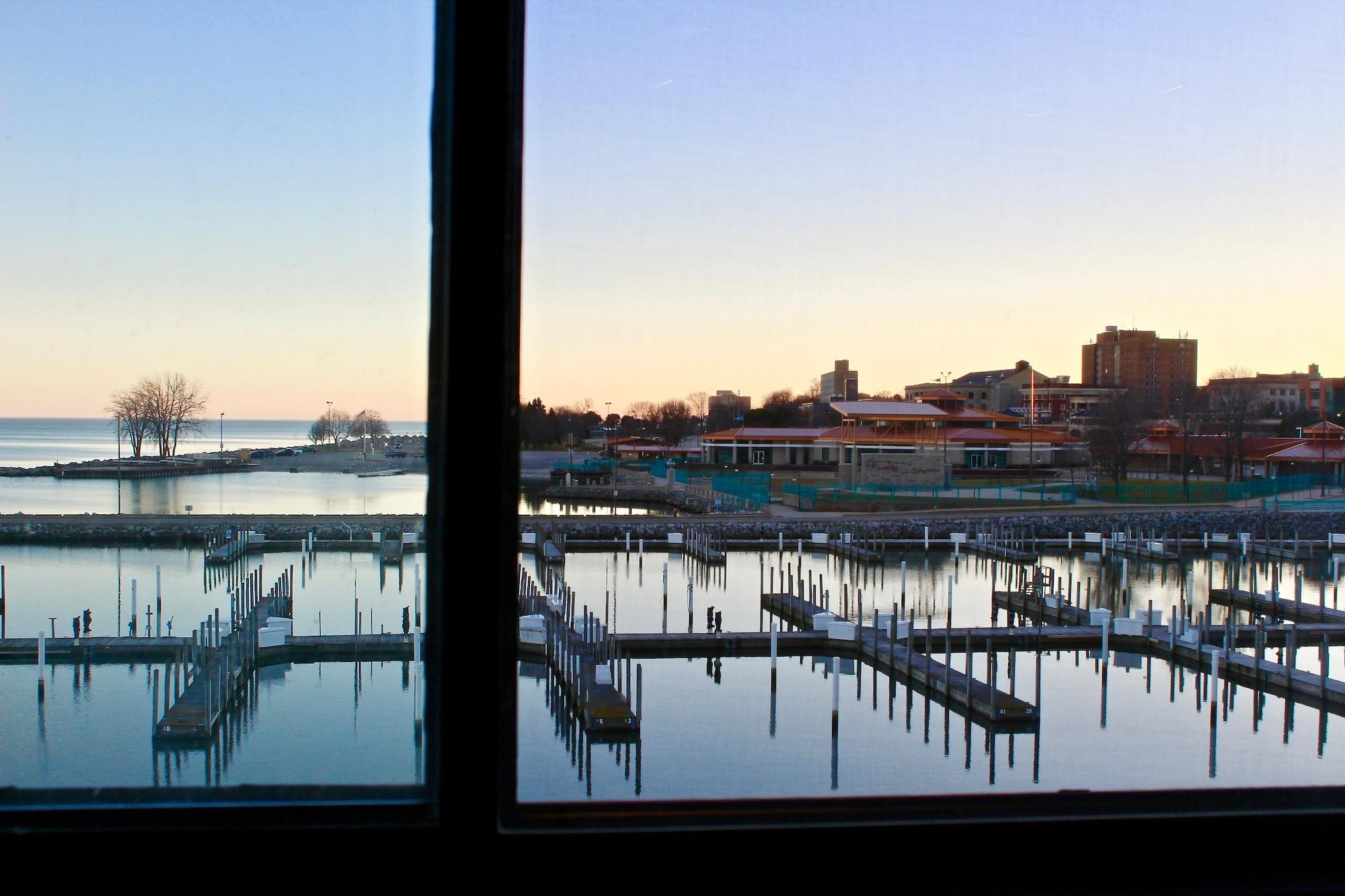 Отель Doubletree By Hilton Racine Harbourwalk Экстерьер фото