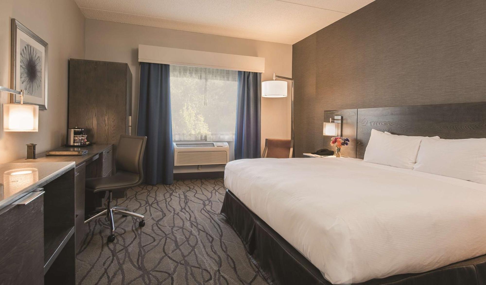 Отель Doubletree By Hilton Racine Harbourwalk Экстерьер фото