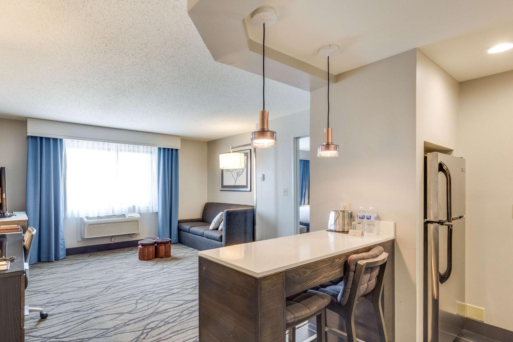 Отель Doubletree By Hilton Racine Harbourwalk Экстерьер фото