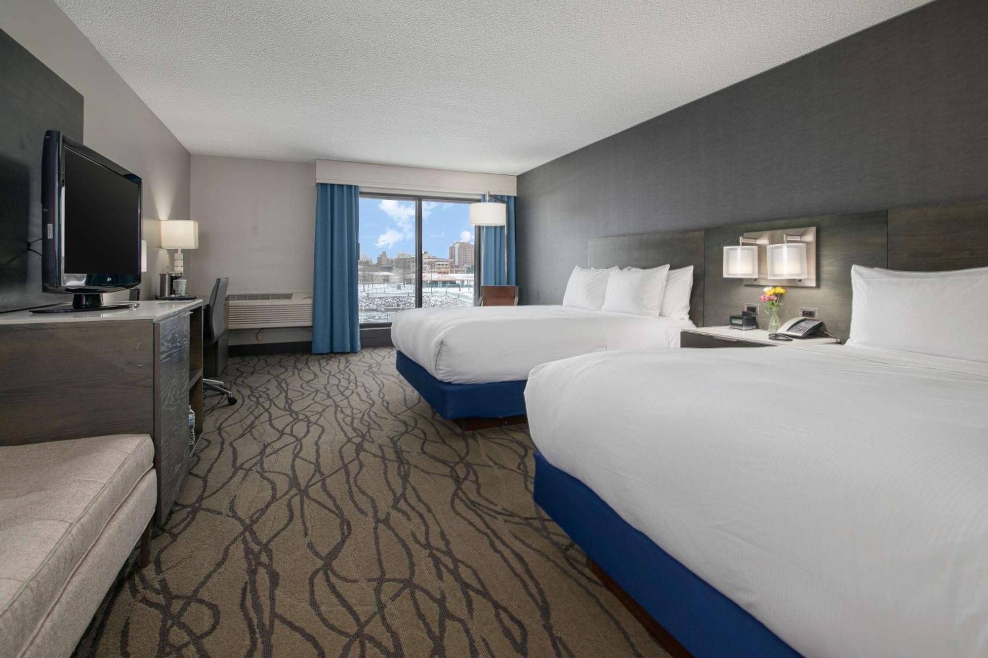 Отель Doubletree By Hilton Racine Harbourwalk Экстерьер фото