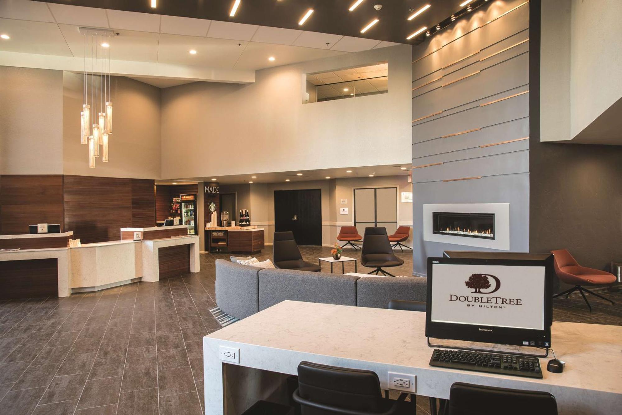 Отель Doubletree By Hilton Racine Harbourwalk Экстерьер фото